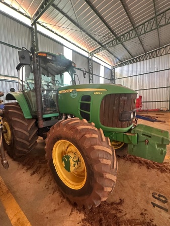 Trator John Deere 6180J ano 2013