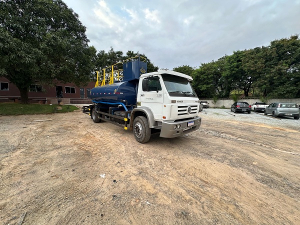 Caminhão Volkswagen 17180 ano 2011