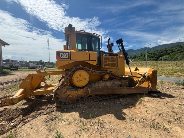 Trator de Esteira Caterpillar D6 T ano 2008