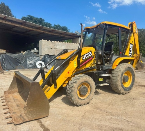 Retroescavadeira JCB 3CX ano 2018