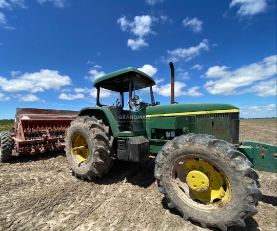 Trator John Deere 7500 ano 1998