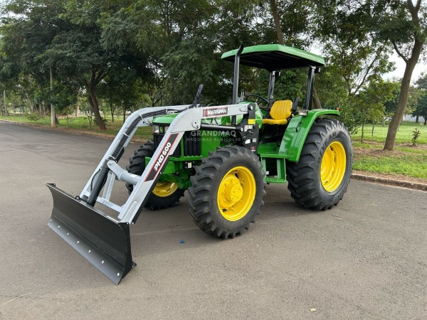 Trator John Deere 5605 ano 2008