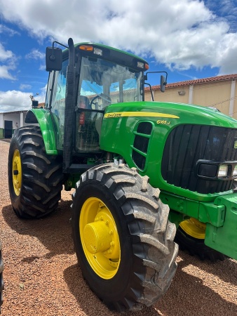 Trator John Deere 6165J ano 2012