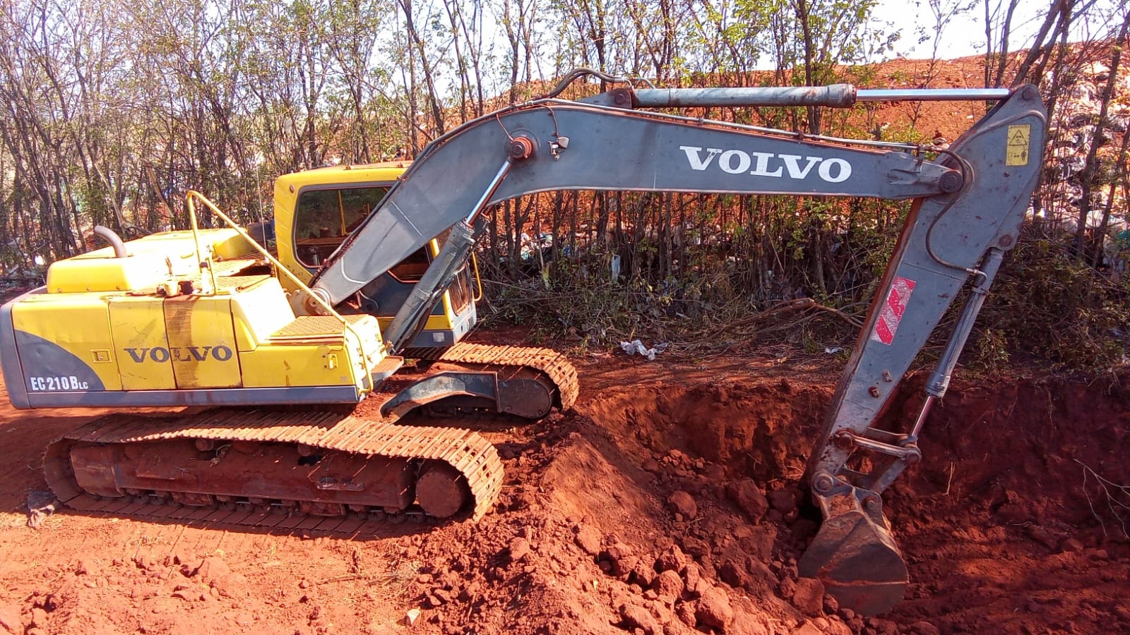 Escavadeira Volvo EC210B ano 2008