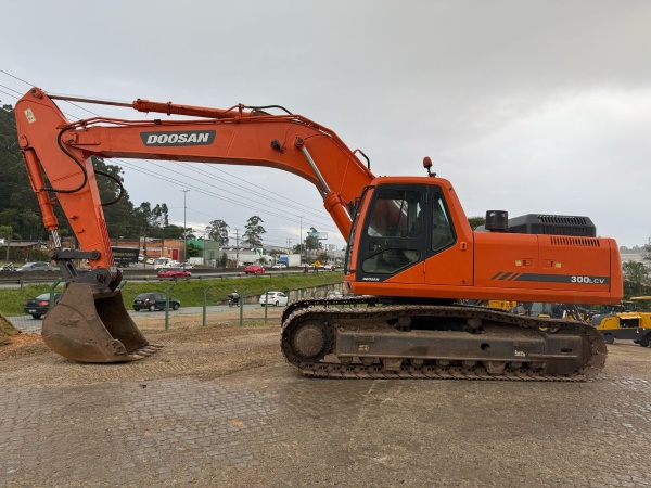 Escavadeira Doosan DX300LCA ano 2010