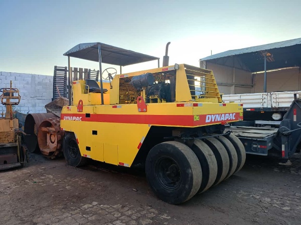 Rolo Compactador Dynapac CP27 ano 1982