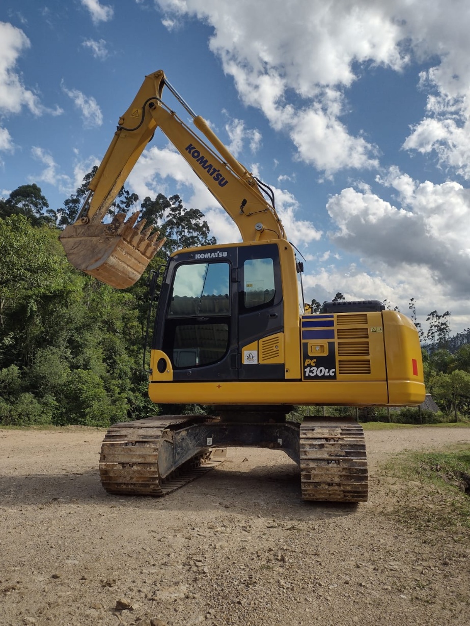 Escavadeira Komatsu PC130 ano 2023