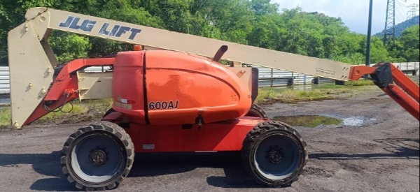 Plataforma JLG 600AJ ano 2012