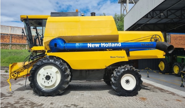 Colheitadeira New Holland TC 5090 ano 2010 - TC 5090 - Máquinas Agrícolas