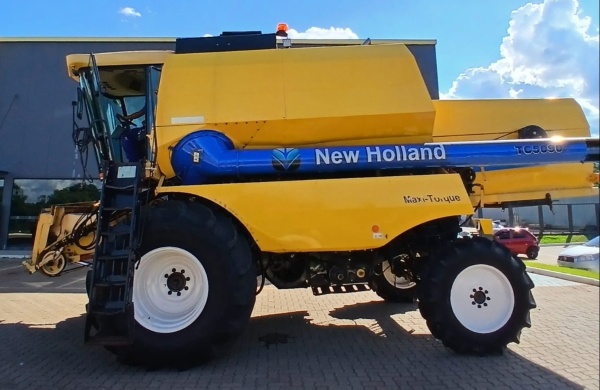 Colheitadeira New Holland TC 5090   ano 2010