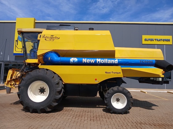 Colheitadeira New Holland TC 5090   ano 2010