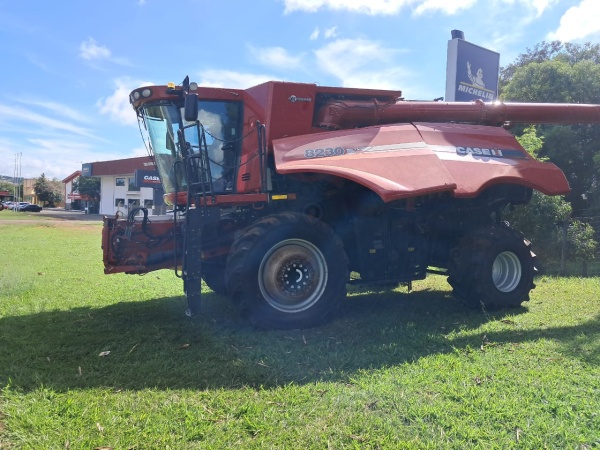 Colheitadeira Case 8230 ano 2019