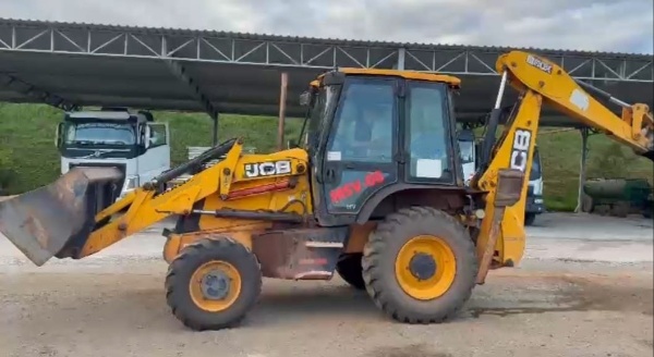 Retroescavadeira JCB 3CX ano 2018