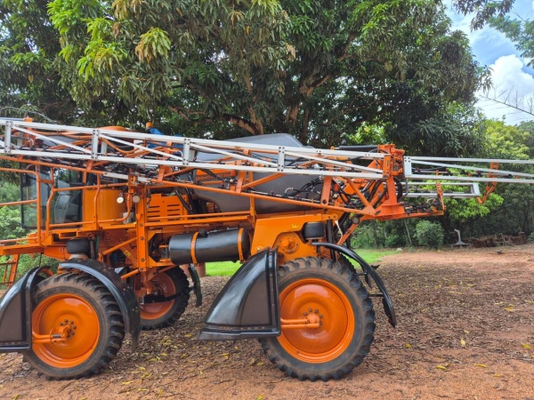 Pulverizador Autopropelido Jacto Uniport 2500 Star ano 2013