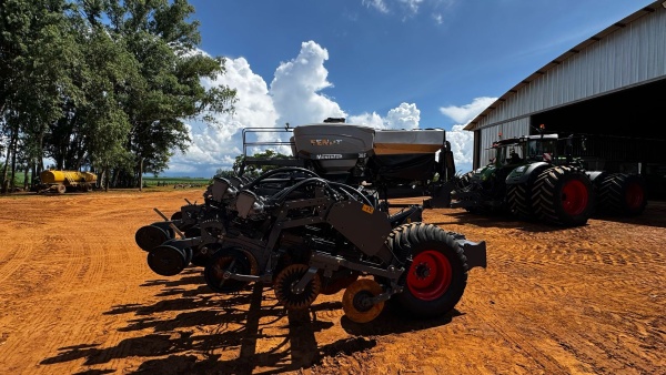 Plantadeira Fendt Momentum - 36 a 40 linhas ano 2022