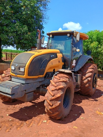 Trator Valtra BT 210 ano 2013
