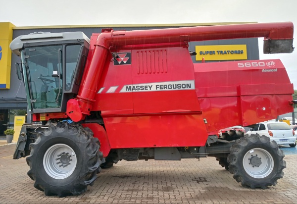 Colheitadeira Massey Ferguson MF5650SR ano 2011