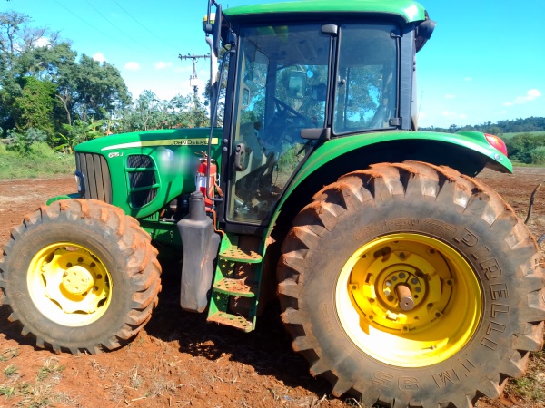 Trator John Deere 6115J ano 2020