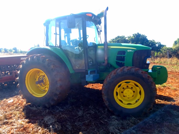 Trator John Deere 6115J ano 2020