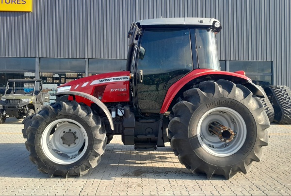 Trator Massey Ferguson MF 6713 ano 2022