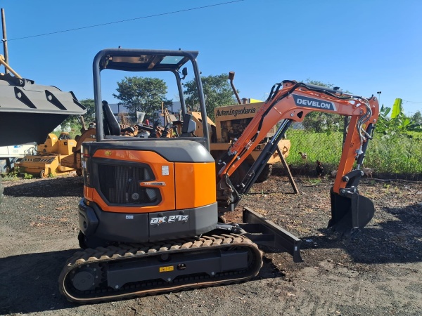 Mini Escavadeira Develon DZ27Z ano 2025