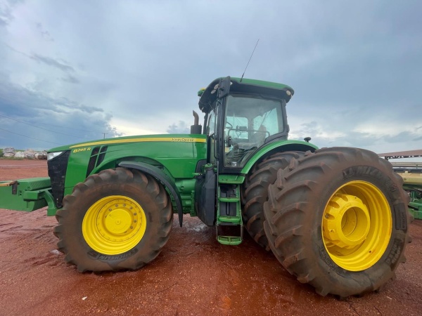 Trator John Deere 8295R ano 2023