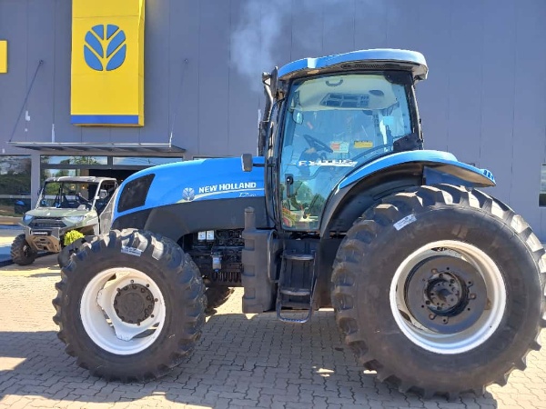 Trator New Holland T7.140 ano 2016