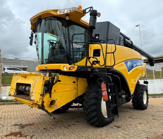 Colheitadeira New Holland CR 9060 ano 2011