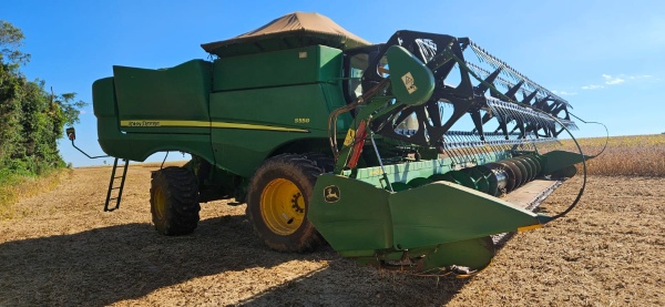 Colheitadeira John Deere S550 ano 2015