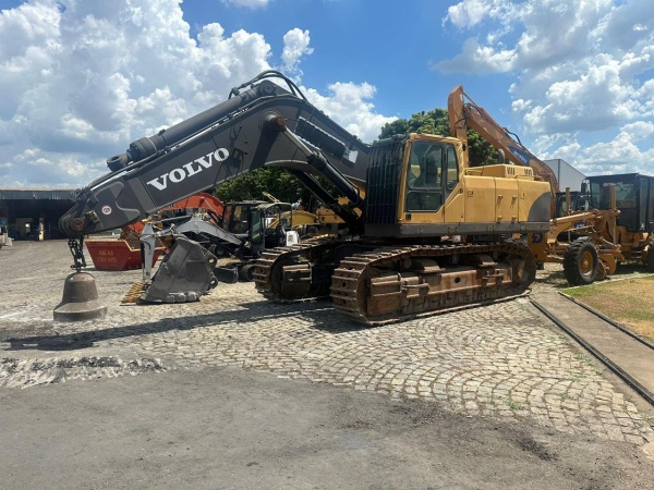 Escavadeira Volvo EC220D ano 2011 - EC220D - Máquinas de Linha Amarela
