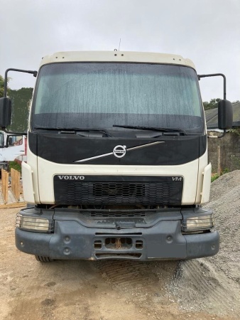 Caminhão Volvo VM330 ano 2014