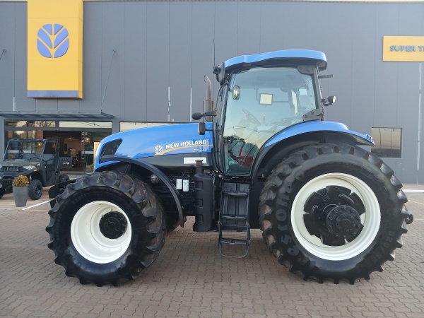 Trator New Holland T7.245 ano 2015