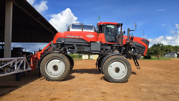 Pulverizador Autopropelido Kuhn STRONGER  4000 HD ano 2022