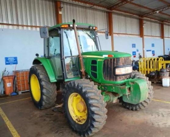Trator John Deere 6100J ano 2020