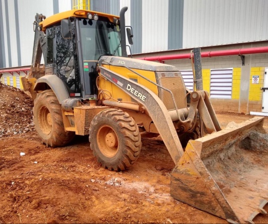 Retroescavadeira John Deere 310L ano 2022