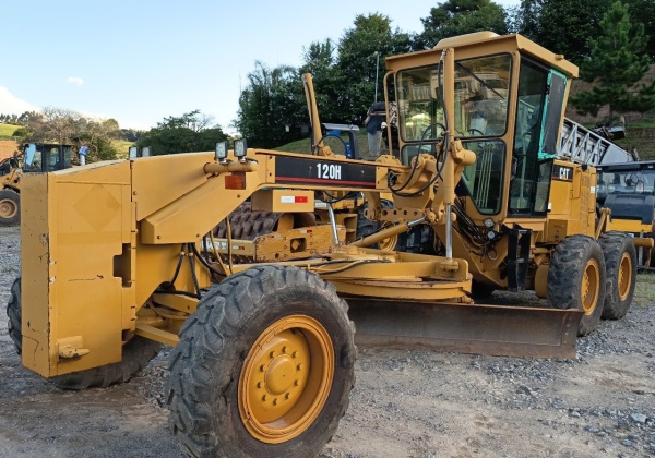 Motoniveladora Caterpillar 120H ano 2000
