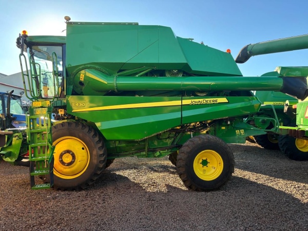 Colheitadeira John Deere S430 ano 2017