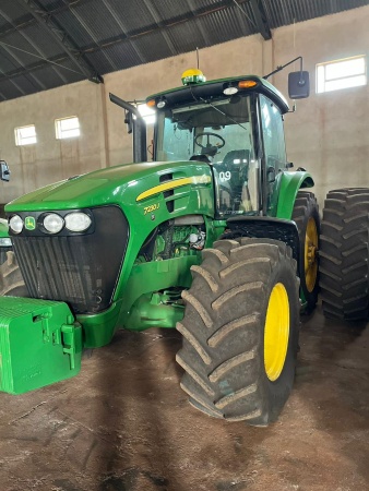 Trator John Deere 7230 J ano 2020
