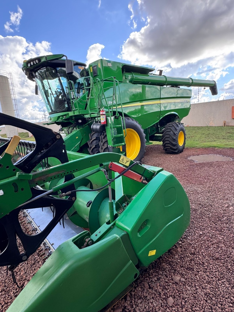 Colheitadeira John Deere 670 ano 2016