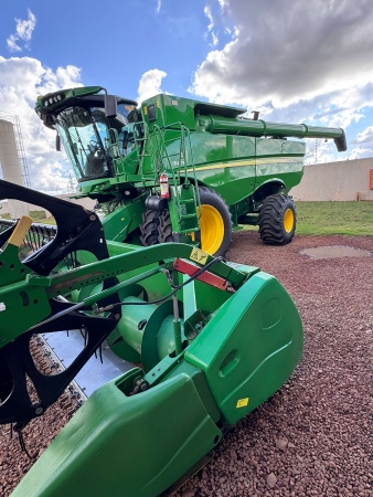 Colheitadeira John Deere 670 ano 2016 - 670 - Máquinas Agrícolas