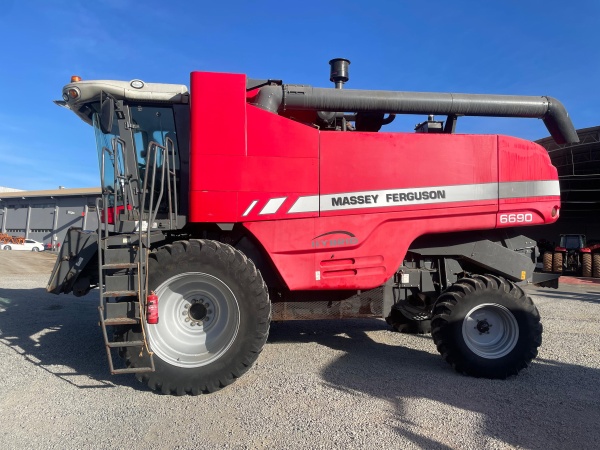 Colheitadeira Massey Ferguson MF6690 ano 2015