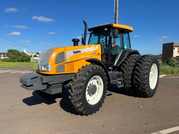 Trator Valtra BH145 ano 2013