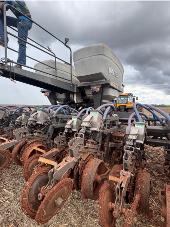 Plantadeira Valtra Momentum 24F ano 2022