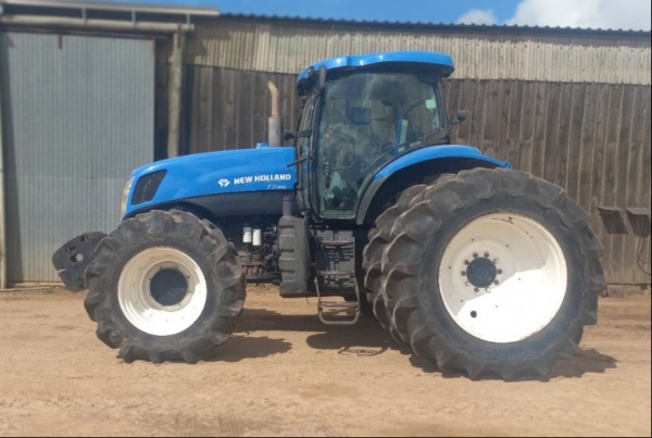 Trator New Holland T7.245 ano 2013