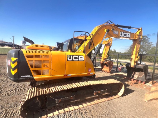 Escavadeira JCB JS220LC ano 2022