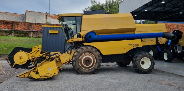 Colheitadeira New Holland TC 5090   ano 2008