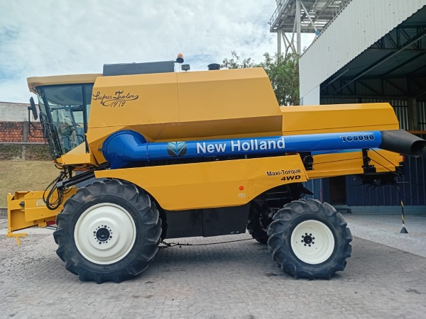 Colheitadeira New Holland TC 5090   ano 2008