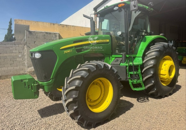 Trator John Deere 7230 J ano 2022