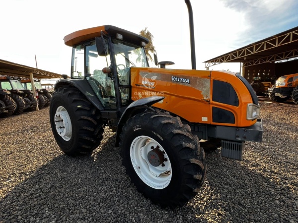 Trator Valtra BM125i ano 2011