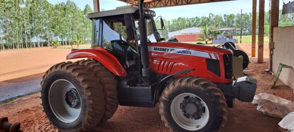 Trator Massey Ferguson 7415 ano 2013